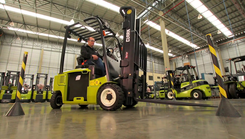 CONCEPT DE COMMANDE ERGONOMIQUE ET INTUITIF 1 | G3M Chariots électriques à quatre roues GEX16-20s Saint-Max 0