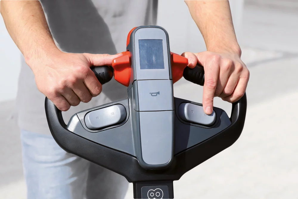 CONTRôLE ERGONOMIQUE AVEC AFFICHAGE INTELLIGENT | G3M Transpalettes électriques Lithium-Ion WPio18 Vandœuvre-lès-Nancy 1